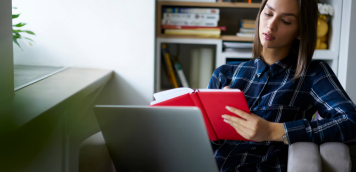 Marketing reading about how PR supports content marketing on her laptop